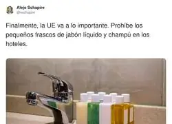La UE salvando el planeta&hellip; un mini champ&uacute; de hotel a la vez. ESTO S&Iacute; ES IMPORTANTE