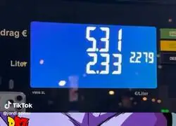 Todos aquellos que se re&iacute;an de los influencers de Dub&aacute;i hace unos d&iacute;as, hoy, llenando el dep&oacute;sito...