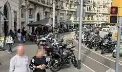 Siempre me ha llamado la atenci&oacute;n, que la plaza m&aacute;s pija de Barcelona est&eacute; cubierta de motos, como si fuera Vietnam o Bogot&aacute;