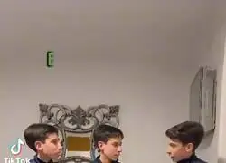 Mira que es dif&iacute;cil tener trillizos pero que los tres te salgan carnavaleros y canten as&iacute;...?