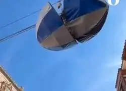 Que alguien me diga que &eacute;s esto, un ni&ntilde;o volando por los aires