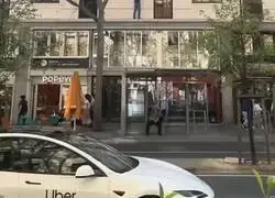 El 'Spiderman' de la calle Princesa (Madrid): olvida las llaves y se juega el tipo cruzando desde el balc&oacute;n de su vecina al suyo