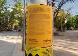 Vueling esconde c&oacute;digos de descuento en fragmentos de la leyenda de Sant Jordi repartidos por Barcelona