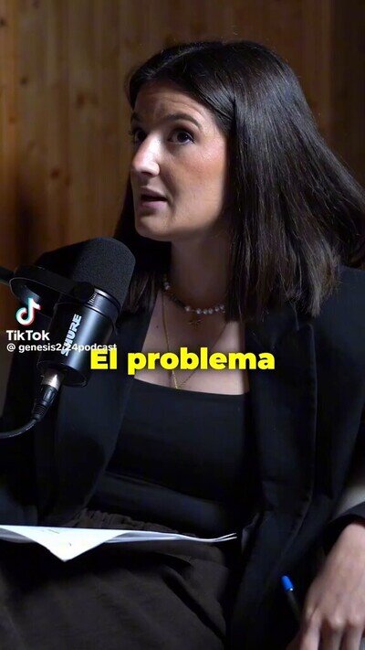 Esta fanboy de Vox dice que la gente de izquierdas no se ha le&iacute;do el programa de Vox y recibe el ZASCA de su vida