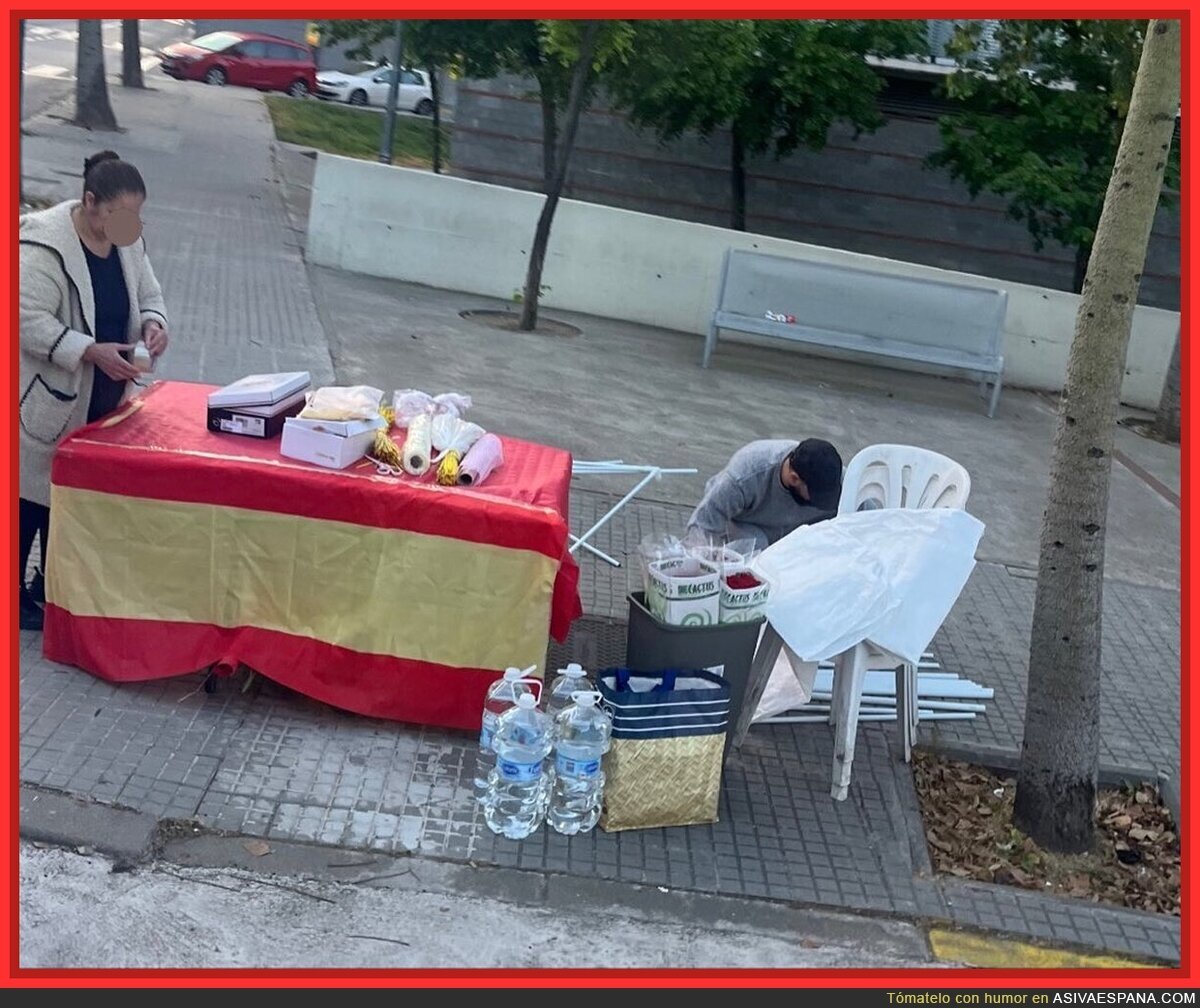 Esta foto est&aacute; levantando ampoIIas en Catalunya durante Sant Jordi