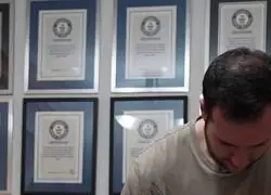 &Aacute;lvaro Mart&iacute;n lo deja tras ser el &uacute;nico espa&ntilde;ol con 17 R&eacute;cord Guinness atando cordones: "Me gast&eacute; 3.000 &euro; sin recibir nada"
