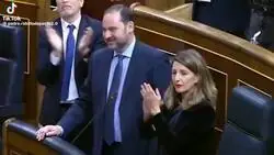 Yolanda D&iacute;az: "Yo NUNCA he aplaudido a un corrupto como &Aacute;balos". Yolanda D&iacute;az y TODA la bancada de PSOE y Sumar en corto: