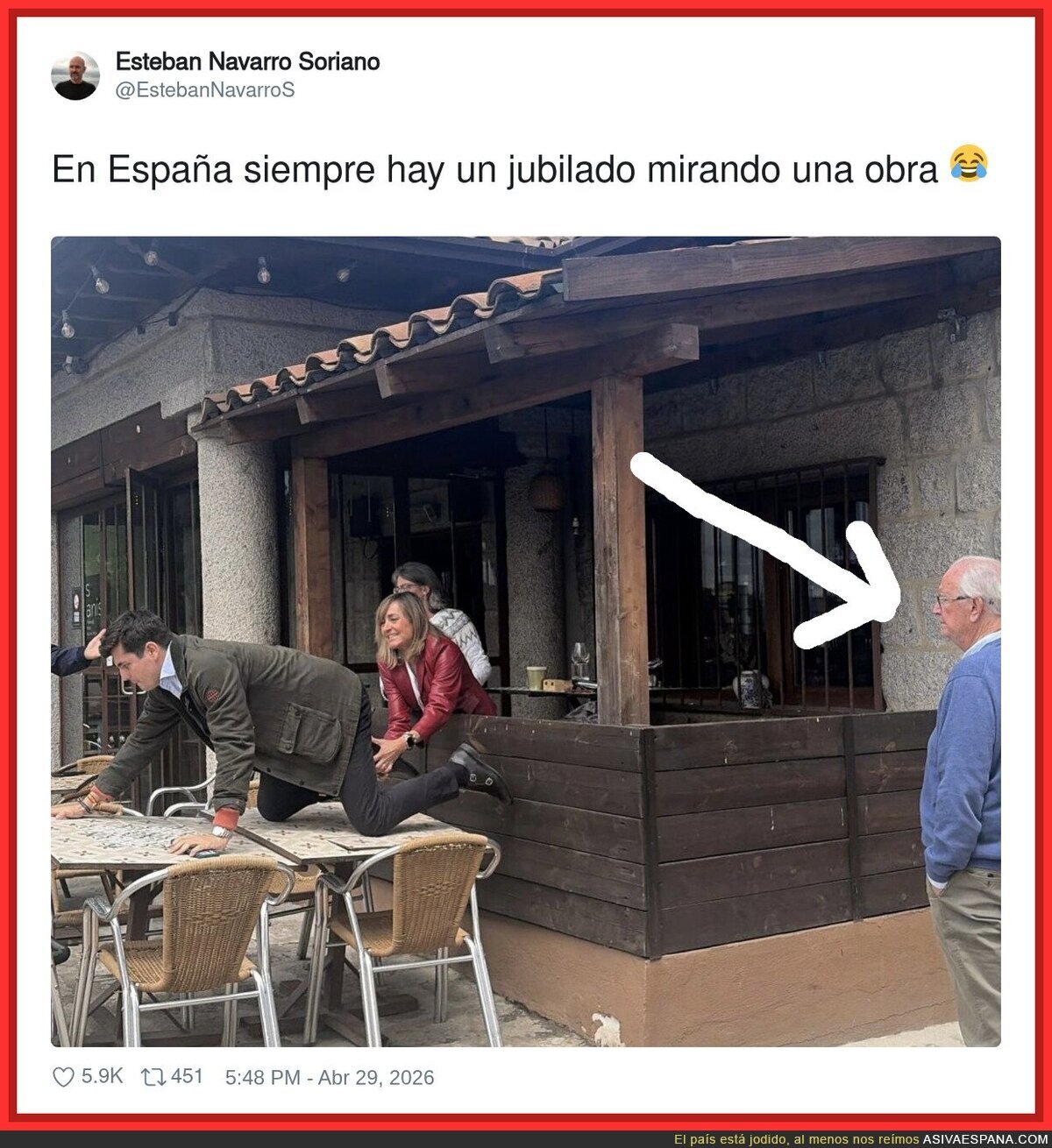 No hace falta ingeniero: con un jubilado mirando, la obra ya est&aacute; supervisada