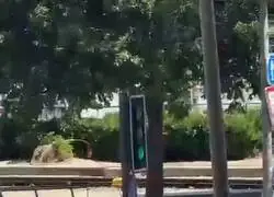Un magreb&iacute; tira a un hombre y una mujer de sus motos en Alicante para rob&aacute;rselas a plena luz del d&iacute;a