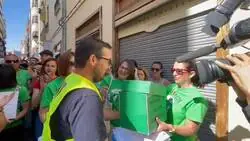 Lo que est&aacute; pasando al pa&iacute;s Valenci&agrave; es hist&oacute;rico: un centenar de equipos directivos de centros educativos han presentado su dimisi&oacute;n en bloque. Orgullo m&aacute;ximo de nuestros docentes