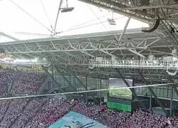 Tifazo de la afici&oacute;n del Rayo Vallecano en la final de la Conference