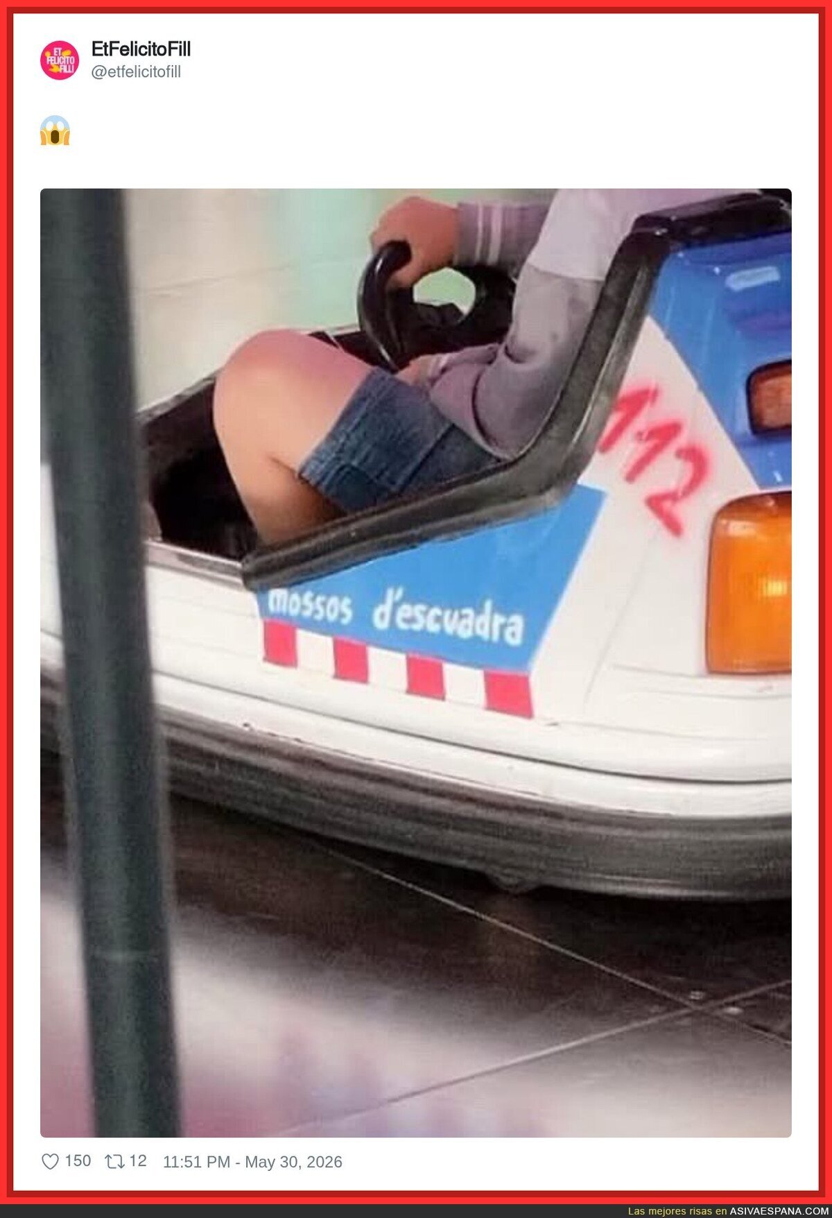 Los Mossos d'Escuadra buscando delincuentes mientras yo intento escapar en los autos de choque