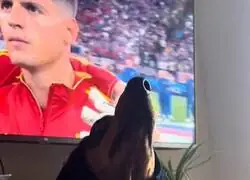 Mi jodido perro en cuanto suene el himno de Espa&ntilde;a en el primer partido del Mundial