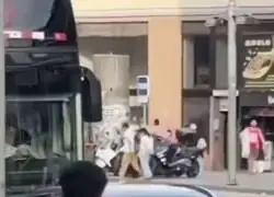 Un magreb&iacute; pasea con cuchillos de grandes dimensiones provocando el p&aacute;nico. Los agentes lo detienen; dentro de dos d&iacute;as volver&aacute; a estar en la calle debido al pat&eacute;tico r&eacute;gimen woke en el que vivimos
