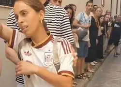 Don Francisco aplica Spray de pintura contra una ladrona con camiseta de Lamine Yamal que hab&iacute;a robado a unos ancianos