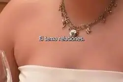 El pavo le dice que es virgen y ella se queda totalmente desencajada, y lo considera un h&aacute;ndicap aunque "no vaya a echarse para atr&aacute;s por eso