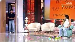 Estoy en shock con lo que ha pasado hoy en #ElDiarioDeJorge. Le da un tortazo y se queda tan tranquila, menuda ni&ntilde;ata. Pobre chico
