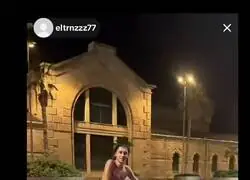 Coge una bicicleta el&eacute;ctrica de alquiler en Barcelona y salta con ella al agua. Todo ok