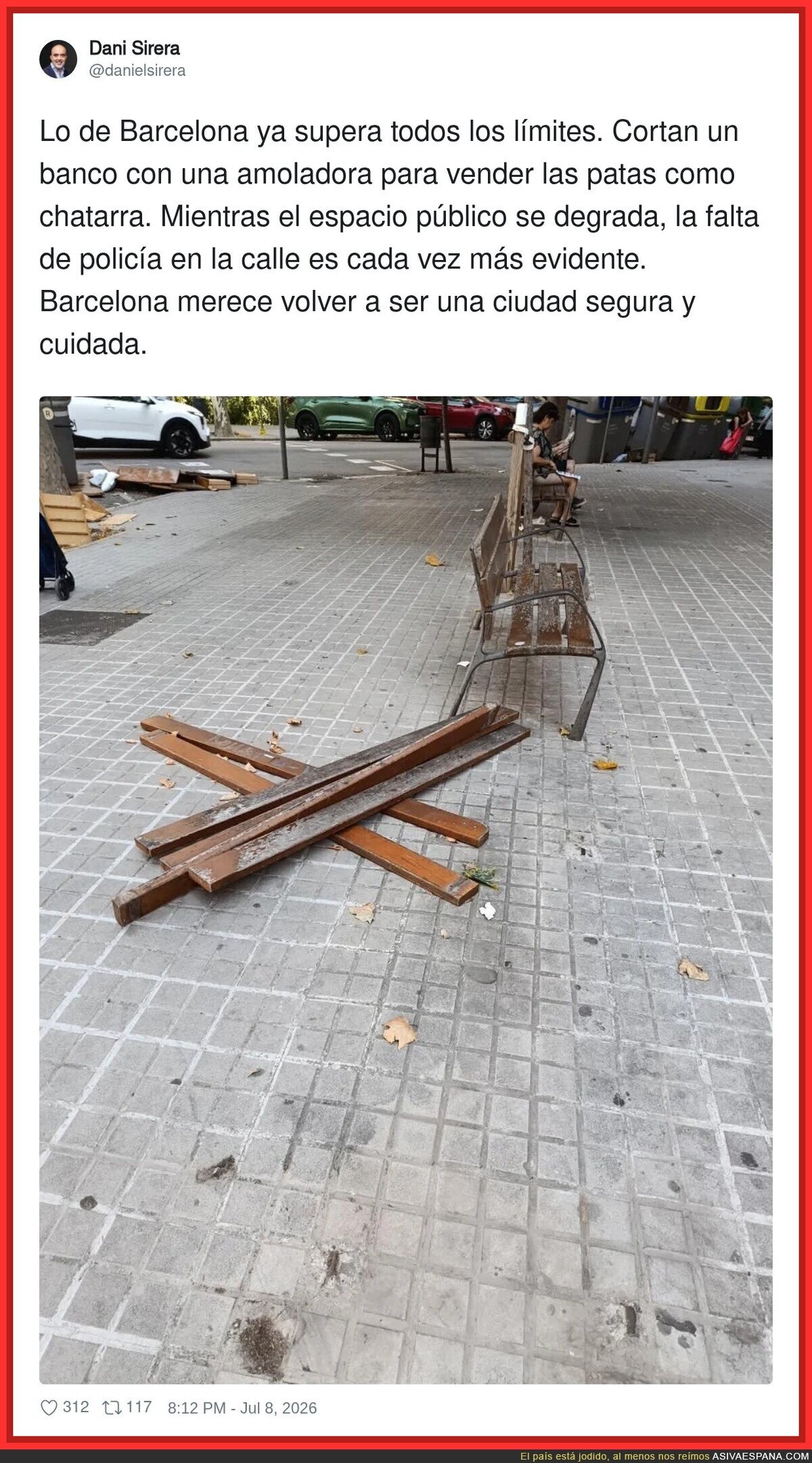 Barcelona ya no vende chatarra, la regala en la calle para que te la lleves