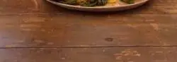 No puedo de verdad, comiendo en Ibiza mientras 2 se&ntilde;oritas les hace un favorcillo
