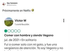 Rese&ntilde;a totalmente surrealista del vegano y su gato