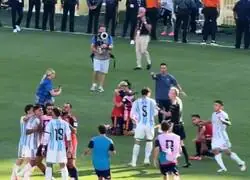 Despech&aacute; de fondo, Lamine rezando y los dem&aacute;s atr&aacute;s mat&aacute;ndose. Este video lo es todo