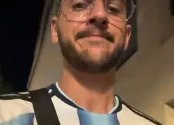 Un argentino recorriendo Madrid con la camiseta de la selecci&oacute;n tras acabar el partido alucina con el trato que recibe