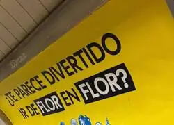Qu&eacute; locura es este cartel encima en Chueca
