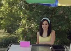 Aqu&iacute; vemos a Ayuso pillada con el carrito de los helados