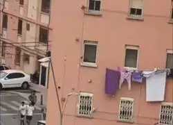 Ceuta amanece sumida en el caos, decenas de marroqu&iacute;es asaltan una tienda de comestibles