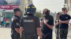 "Qu&iacute;tate la capucha que no se puede ir disfrazado". El rid&iacute;culo de los neonazis de N&uacute;cleo Nacional en Ceuta est&aacute; siendo apote&oacute;sico