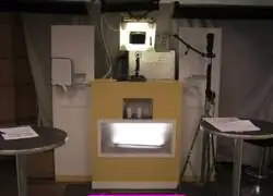 El simple set de rodaje de C&aacute;mara Caf&eacute;, m&iacute;tico