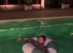 &iquest;Qui&eacute;n no tiene una piscina en casa para sustituirla por un gimnasio? Sergio Ramos os da la soluci&oacute;n. Viven en otro planeta, de verdad, es alucinante