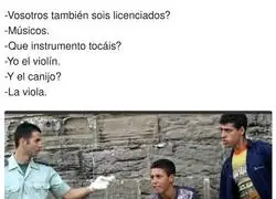 Los invasores de Ceuta son muy del viol&iacute;n y la viola