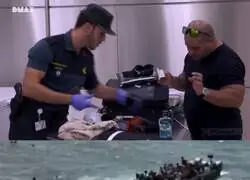 Aeropuerto en Espa&ntilde;a: "no puedes llevar este champ&uacute; de 150 ml contigo, tendr&eacute; que confiscarlo"  Frontera en Ceuta: