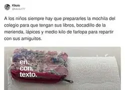 El ni&ntilde;o repartiendo entre sus amigos