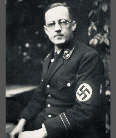 ¿Pero cómo va a ser nazi la líder de AfD si su abuelo era este comunista de la foto?