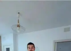Esto ya no s&eacute; si es co&ntilde;a o va en serio de verdad. 240.000 euros un cuarta planta interior con patio de luces espectacular y sin ascensor