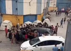 &iquest;De qui&eacute;n es este Audi marronero al que acuden los invasores en Ceuta para recoger algo y es protegido por la Polic&iacute;a Nacional??