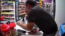El surrealista atraco con cuchillo en mano en Badalona