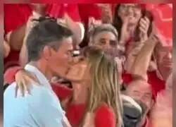 El manual del l&iacute;der progresista incluye un cap&iacute;tulo entero de besos en el escenario: Maduro ya lo ten&iacute;a subrayado