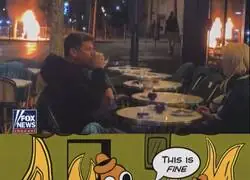 Turistas en Par&iacute;s aplican el protocolo europeo: caf&eacute;, cigarro y que arda lo que tenga que arder