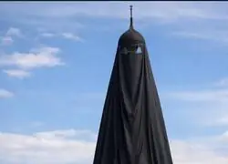 La Torre Eiffel se adapta a los nuevos tiempos y estrena vestuario de temporada