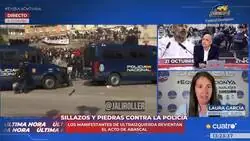 El antifascismo coru&ntilde;&eacute;s monta su propia terraza: silla robada, vistas a los antidisturbios y huida sin pagar