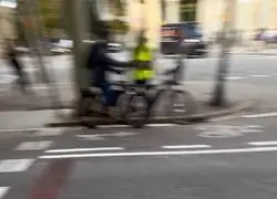 Un cruce cualquiera de una ciudad espa&ntilde;ola: aqu&iacute; cada paso de cebra es una ruleta rusa con timbre