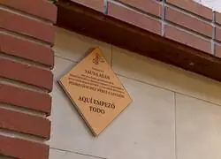 Madrid ya tiene placa conmemorativa para la sauna que cambi&oacute; la historia de Espa&ntilde;a