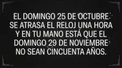 Este domingo el reloj se atrasa una hora; el 29N hay quien lo quiere poner en hora del NO-DO