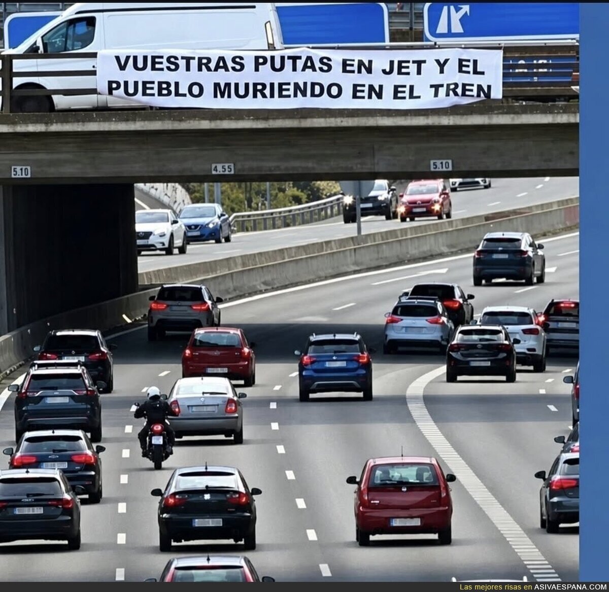 Vuestras putas en Jet y el pueblo muriendo en el tren