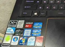 Alguno de estos stickers miente