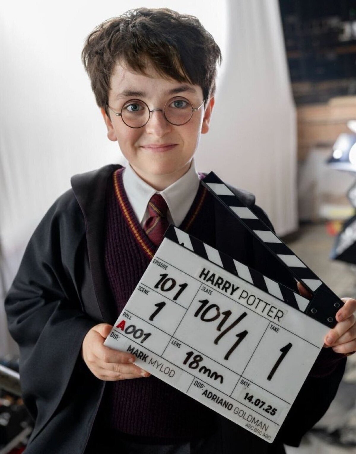 La primera imagen oficial de Dominic McLaughlin como Harry Potter